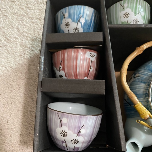 Japanese Ceramic Sakura Cherry Blossom Tea Set for 5 NIB - Picture 3 of 3